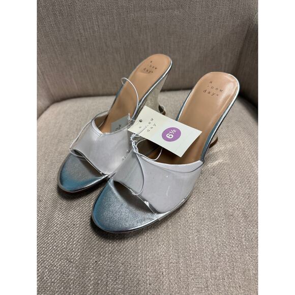 NWT - Ladies A New Day Silver Clear Chessy Wedge Heels - Size 6.5 - Picture 1 of 6